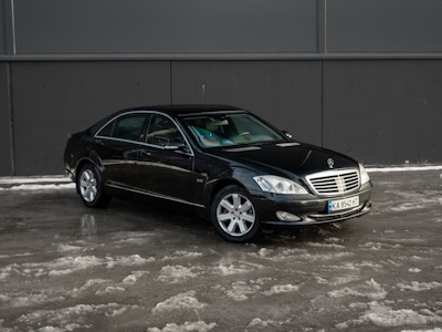 Оренда броньованого автомобіля з водієм